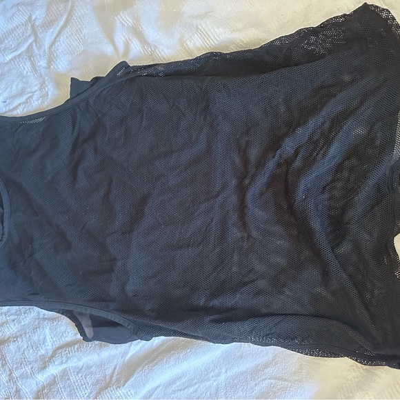 Lululemon Mesh on Mesh Tank size 2 - Picture 5 of 7
